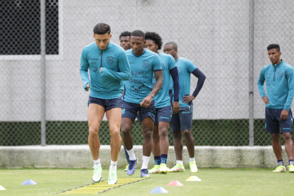 La selección nacional intensificó su trabajo durante los últimos entrenamientos en Quito. Este lunes viaja a Chile para el partido por la fecha 14 de las eliminatorias a Qatar.