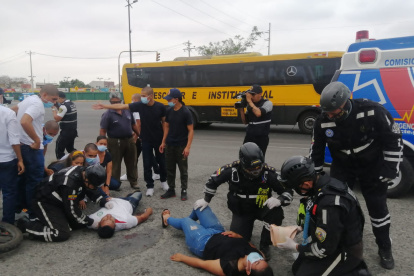 En el simulacro de accidente se puso en escena imágenes que se observan casi a diario en muchas vías de la ciudad.