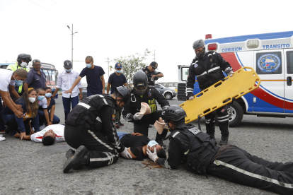 SIMULACRO DE ACCIDENTE REALIZADO EN DURÁN POR PARTE DE LA CTE POR CONMEMORAR EL DÍA MUNDIAL DE LAS VÍCTIMAS DE ACCIDENTES DE TRÁNSITO, 15 DE NOVIEMBRE  DEL 2021 AMELIA ANDRADE Guayaquil-Ecuador Agencia (ag-expreso)