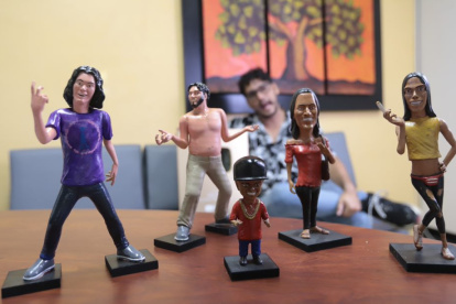 El "loco Crespo" lanzó una serie de figuritas coleccionables con personajes de su canal