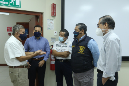 Tarea. Autoridades del Municipio de Guayaquil organizan el simulacro.