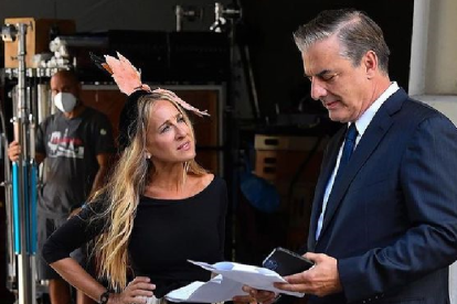 Ambos pintan canas, pero las de Sarah Jessica Parker han sido criticadas. Las de Nn, alabadas.