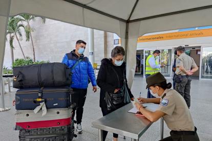 En el aeropuerto se ha instalado puesto que atiende las solicitudes del servicio de acompañamiento, por parte de la Policía.