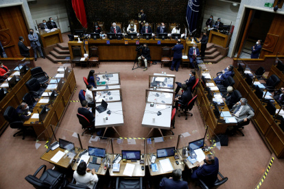 lla sala durante la discusión y posterior votación de la Acusación Constitucional contra el presidente del país, Sebastián Piñera, por su relación con los Papeles de Pandora hoy, en Valparaíso (Chile). El Senado de Chile rechazó  la acusación constitucional que buscaba destituir al presidente de Chile, Sebastián Piñera. EFE