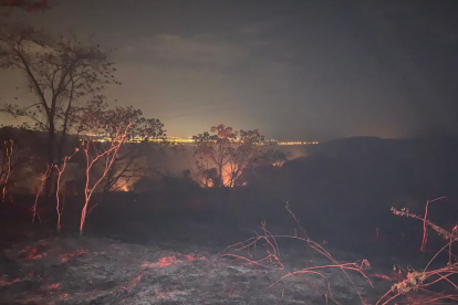 Hecho. Al menos cuatro unidades de combate contra incendios acudieron al sitio.