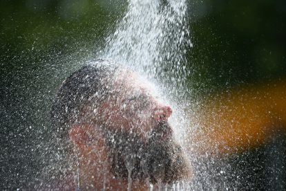 Bañarse una vez a la semana o no hacerlo se ha convertido en una tendencia en el último año.