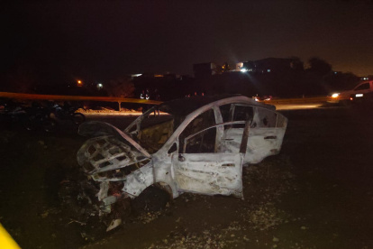 La joven fue interceptada por un auto blanco sin placas que luego fue abandonado en la vía Santa Marianita totalmente incinerado.