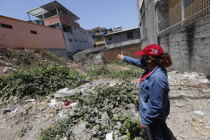 Los solares baldíos roban la tranquilidad de los habitantes, pues allí duermen mendigos, consumidores y delincuentes.