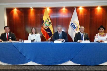 La decisión se tomó a pocos días de que cumplan tres años en funciones y dos de sus integrantes deban ser reemplazados, aunque el proceso lleva retraso.