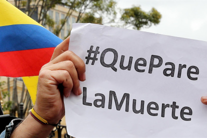 Vista de defensores de derechos humanos y organizaciones sociales durante una manifestación, en una fotografía de archivo.