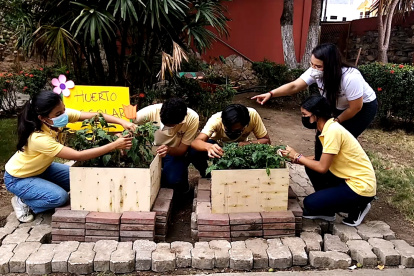 Alumnos de la Unidad Educativa Santiago Mayor están participando en el evento.