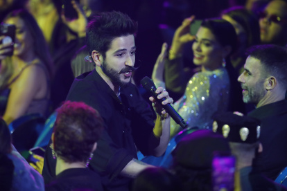 Camilo dedicó el premio a mejor álbum vocal pop a su hijo Índigo, “para que cuando nazca se sienta orgulloso u orgullosa de su papá”.