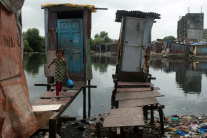 En muchos países en desarrollo la falta de inodoros es agobiante.