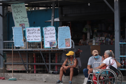 A las afueras del penal de Guayaquil se reclama por los derechos de los reos.