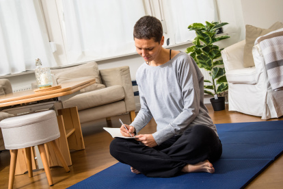 Registrar los buenos momentos en una especie de diario de agradecimiento es recomendable.