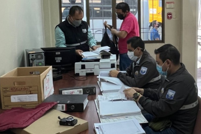 La Fiscalía investiga presunto peculado en la contratación de una campaña.