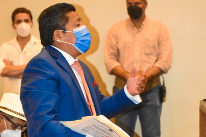 Dany  Mite, alcalde de Playas, pidió obras concretas y no solo estudios.