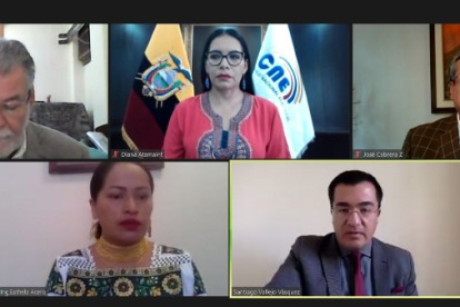 Sesión. El CNE resolvió este sábado que sus vocales seguirán en los cargos.