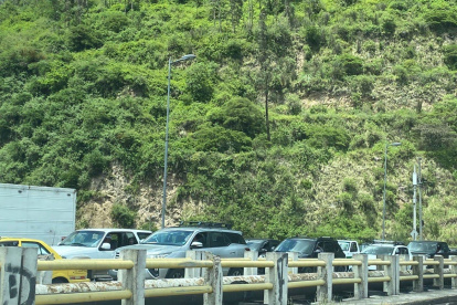 Quito. La avenida Simón Bolívar, de unas las principales vías periféricas, estuvo colapsada de tráfico.