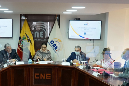 Procedimiento. Cualquiera de los cinco integrantes del CNE podría resultar sorteado para ser reemplazado.