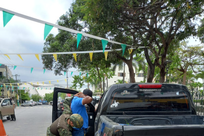 Los fuertes controles de seguridad en las calles se mantienen con el nuevo estado de excepción