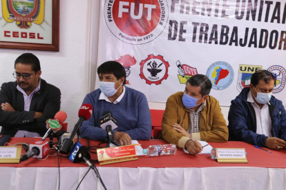 Ángel Sánchez, presidente del FUT, anunció que la organización se reúne esta tarde para definir posibles acciones ante la respuesta que entregue el Gobierno a la Conaie.