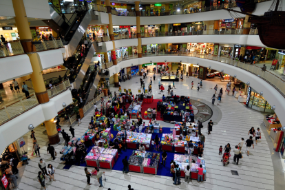 Referencial. Los centros comerciales se abarrotan de consumidores durante el Black Friday.