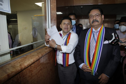 Los proponentes de este juicio político son los asambleístas de Pachakutik Mario Ruiz (izquierda) y Joel Abad.