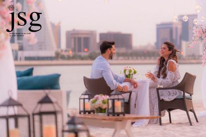 La plataforma JSG muestra a una pareja en una primera cita.