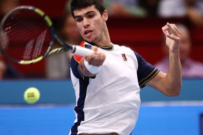 Carlos Alcaraz, tenista español, será baja ante Ecuador por la COVID-19.