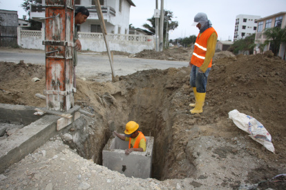La obra. Los residentes piden acelerar las labores para evitar inconvenientes en la temporada playera próxima.