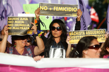 Las agresiones de diversas formas a las mujeres no se detienen, pero ellas piden respeto a la vida. / EFE