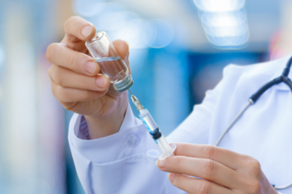 La tercera dosis ya se aplica en Ecuador.