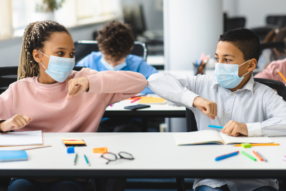 La educación presencial va a permitir a los chicos socializar, algo que de manera virtual no se podía hacer.