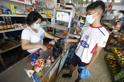LOS PRODUCTOS EN ENVASES PEQUEÑOS, ENCUESTA, 25 DE NOVIEMBRE  DEL 2021 AMELIA ANDRADE Guayaquil-Ecuador Agencia (ag-expreso)