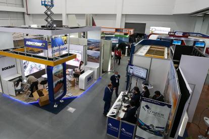 Vista general del Centro de Convenciones Bicentenario durante el Expominas y Expo Oil and Powe, este 24 de noviembre, en Quito (Ecuador).