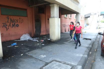 LUGARES CONVERTIDOS EN LETRINAS.......FD: MIGUEL CANALES 17-11-2021