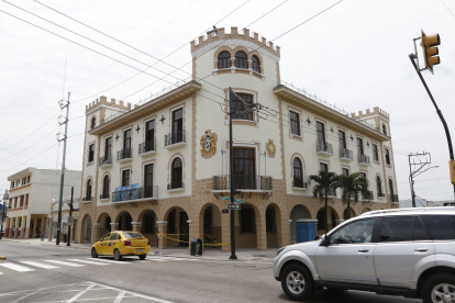 El Castillo José Martínez Espronceda está ubicado en las calles Eloy Alfaro y Venezuela.