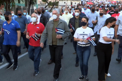 Con la presencia del presidente cubano, Miguel Diaz-Canel, miles de jóvenes cubanos marcharon este sábado como todos los años para conmemorar el fusilamiento de ocho estudiantes de Medicina el 27 de noviembre de 1871