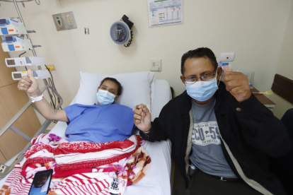 Felicidad. Magdalena Solís y Wilman Jiménez, beneficiarios de trasplantes de riñón, dicen estar ‘hermanados’ por ese donante que salvó sus vidas.