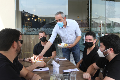 RECORRIDO POR RESTAURANTE QUE OFRECEN DIFEERENTES PLATOS DE COMIDA QUE OFRECEN A LOS CLIENTES 25 DE NOVIEMBRE DEL 2021 GUAYAQUIL-ECUADOR