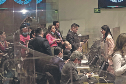Sesión. Miembros de la bancada de UNES durante una de las sesiones del Pleno de la Asamblea Nacional