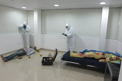 Peritos. Como parte de la investigación de las muertes violentas en las cárceles se reconstruyó las escenas.