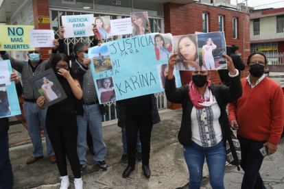 Protesta. Familiares de Chérrez realizan plantones para que el caso de la mujer no quede en la impunidad.