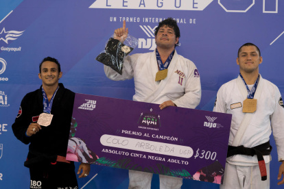 Luis Alfredo Arboleda, se coronó campeón absoluto de la máxima categoría, cinta negra adulto.