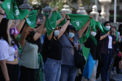 Mujeres se manifiestan a favor del aborto libre en Santiago (Chile)
