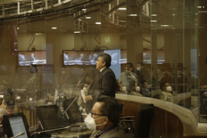 Acusado. Eckenner Recalde leyó con extrema dificultad el texto de su defensa. Todo lo tenía escrito. Incluso (y esto es rarísimo) el discurso de réplica.