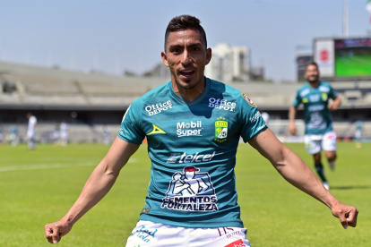 Ángel Mena, ofensivo del León, será titular frente a Tigres.