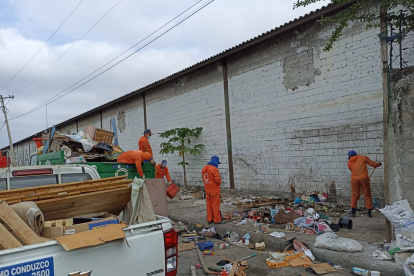 En el norte. En la Kennedy, fueron destruidas las covachas instaladas en algunas calles.