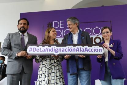 María de Lourdes en el evento "De la indignación a la acción" rechazó que las mujeres sean víctimas